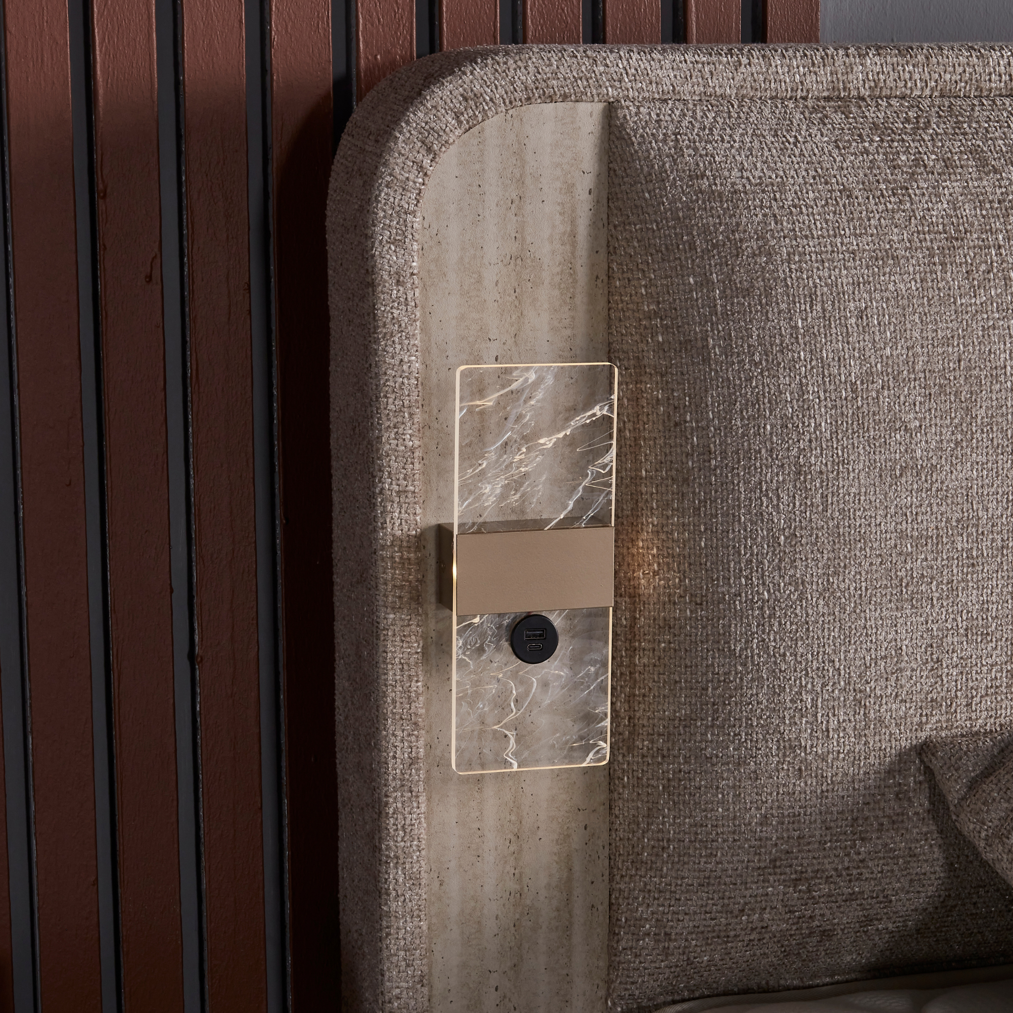 Fancy Boxspringbett mit Matratze LED